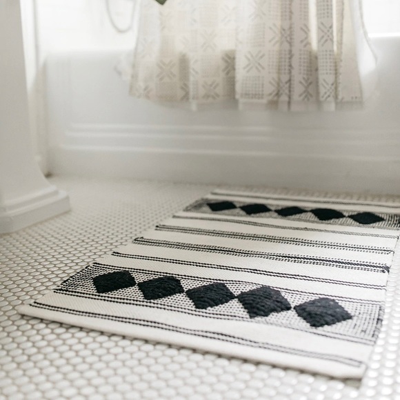 NWT CARAVAN HOME Diamond Woven Rug - Picture 3 of 13